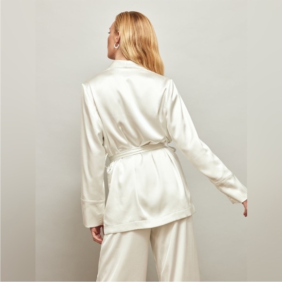 CARBON38 Silk Satin Ivory Smoking jacket size small BNWT brand new w tags - Picture 4 of 7